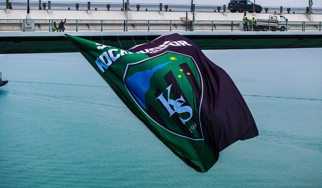 Osmangazi Köprüsü’ne dev Kocaelispor bayrağı asıldı