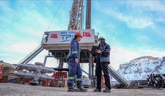 Petrol fiyatlarındaki gerilemenin Türkiye'nin enerji faturasını hafifleteceği öngörülüyor
