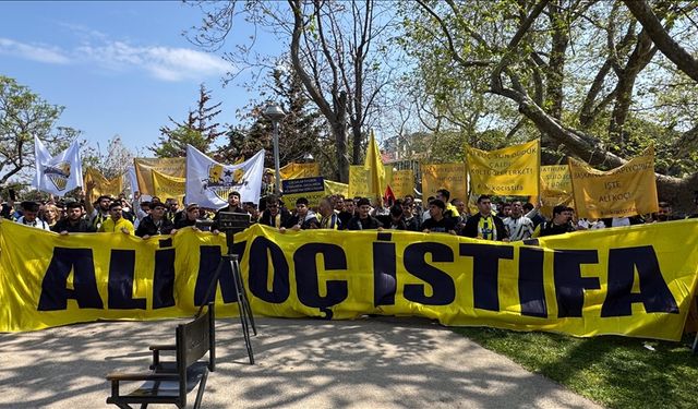 Fenerbahçe taraftarından başkan Ali Koç ve yönetime istifa çağrısı
