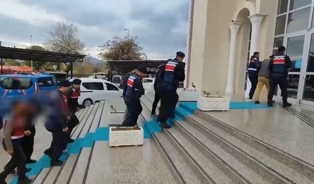 19 yıl önce öldürüldüğü ortaya çıkan besici davasında 2 sanığa tahliye
