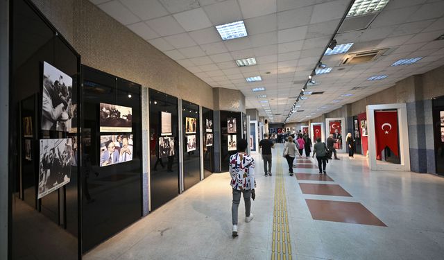 Ankara'da Bülent Ecevit'in doğumunun 100. yılı anısına fotoğraf sergisi açıldı