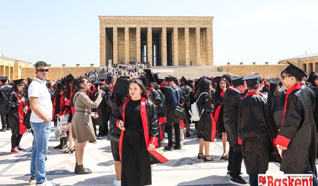 Anıtkabir’de mezuniyet coşkusu