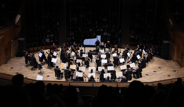 Rus piyanist Alexander Malofeev CSO'da sahne aldı