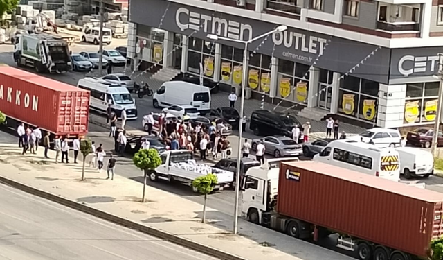 İzmir'de otomobile tüfekli saldırı; 3 ölü, 1 yaralı