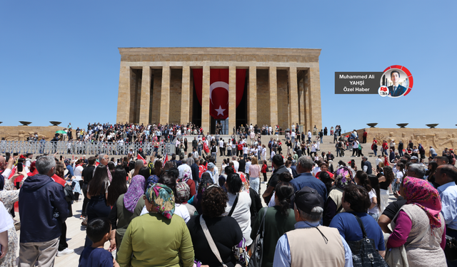 19 Mayıs coşkusu Anıtkabir'de yaşanıyor