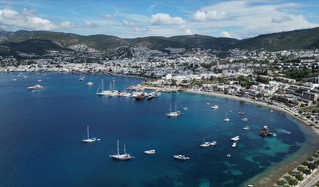 Bodrum'un guletleri misafirlerini mavi yolculuğa çıkarıyor