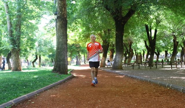 70 yaşındaki mali müşavir, 16 yıldır her sabah güne sporla başlıyor