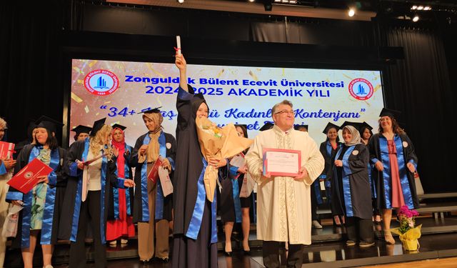 YÖK’ün kontenjanıyla üniversiteli olan 34 yaş üstü kadınlar mezun oldu