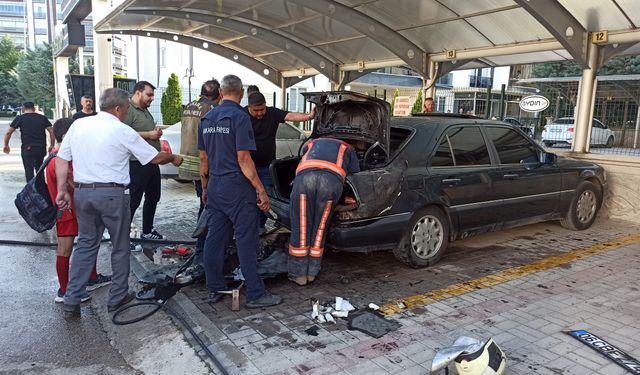 Kahramankazan'da park halindeki otomobil yandı