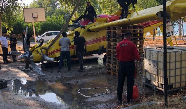 Adana'da göle düşen yangın söndürme uçağının enkazı çıkarıldı