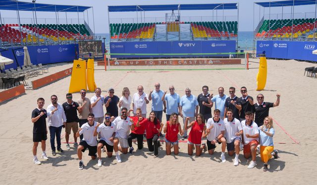 Antalya'da plaj voleybolu heyecanı
