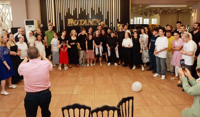 Yenimahalleli özel bireylerin yıl sonu coşkusu
