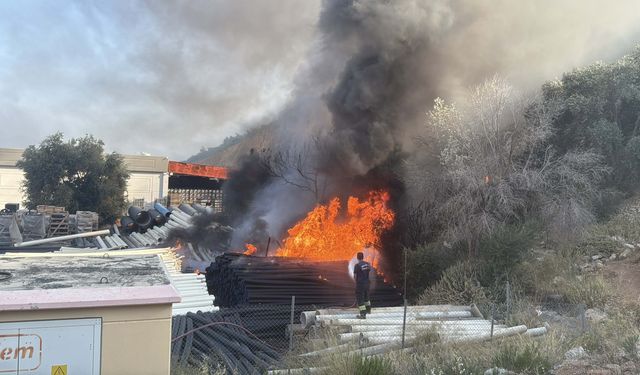 Bodrum'da, açık depo alanındaki yangın söndürüldü