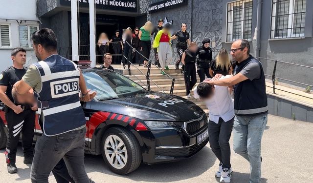 Bursa merkezli 3 ilde fuhuş operasyonu; 15 gözaltı