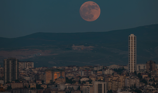Ankara'da dolunay güzel görüntü oluşturdu