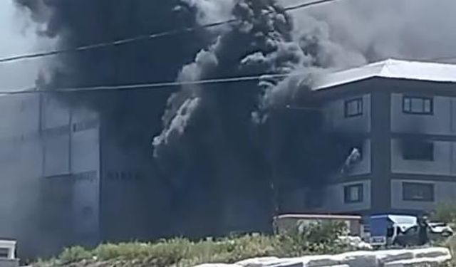 Arnavutköy'de terlik fabrikasında çıkan yangın söndürüldü
