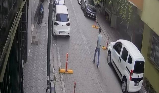Zeytinburnu’nda sokak sokak dolaşıp araçların lastiklerini bıçakla patlattı