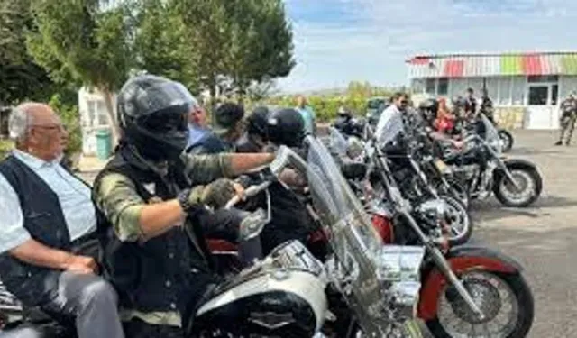 Konya'da motosiklet tutkunları huzurevini ziyaret etti