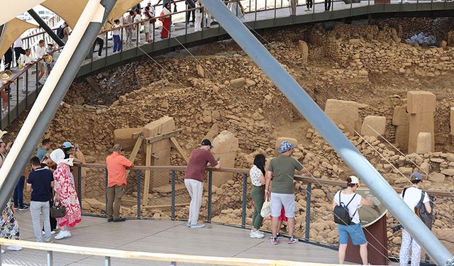 "Tarihin sıfır noktası" Göbeklitepe'de ziyaretçi yoğunluğu yaşanıyor