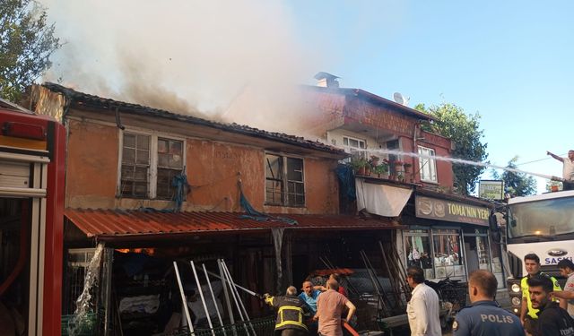 Samsun'da fırında çıkıp evlere de sıçrayan yangın korkuttu