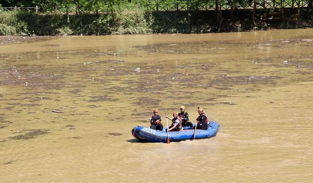Trabzon'da etkili yağışın ardından kaybolan kişiyi arama çalışmaları devam ediyor
