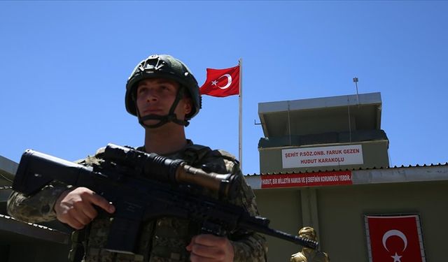 Sınırda görevli "hudut kartalları" bayramda vatan nöbetinde