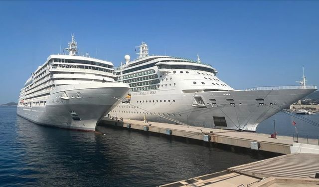 Bodrum'a iki kruvaziyerle 2 bin 935 yolcu geldi