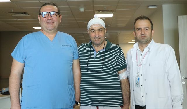 Parkinson hastası, 14 yıllık titreme ve yürüyüş bozukluğundan beyin piliyle kurtuldu