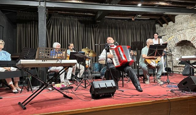 Edirneli sanatçı Kaşıkçı Yunanistan'da sahne aldı