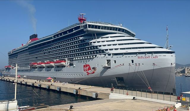 Bodrum'a "Resilient Lady" kruvaziyeriyle 2 bin 572 yolcu geldi