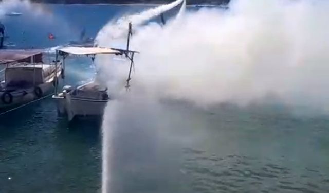 Yanan tekneye hortum, jet ski ve flyboard ile müdahale