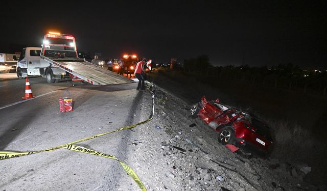 Ankara'da iki otomobilin çarpıştığı kazada 3 kişi hayatını kaybetti