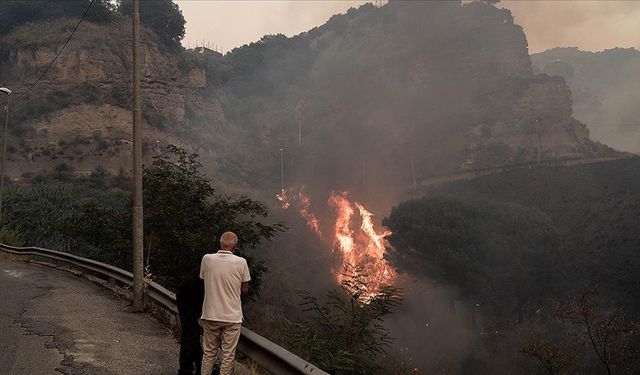 İtalya'nın Sardinya Adası'nda makilik alandaki yangın nedeniyle bazı evler tahliye edildi