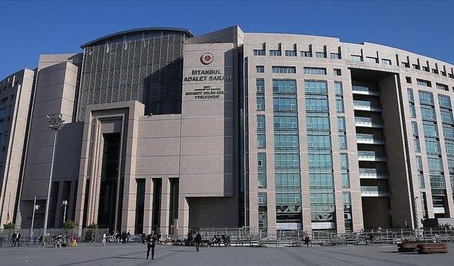 İstanbul merkezli terör operasyonlarında gözaltına alınan 32 zanlıdan 14'ü tutuklandı