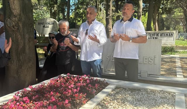 Usta oyuncu Kemal Sunal kabri başında anıldı