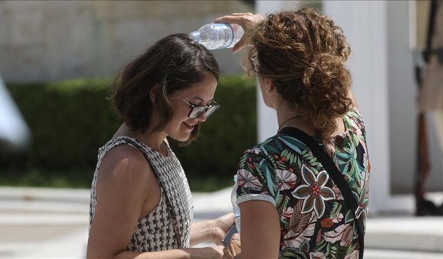 Yunanistan'da aşırı sıcak nedeniyle çalışma saatlerine sınırlama getirildi