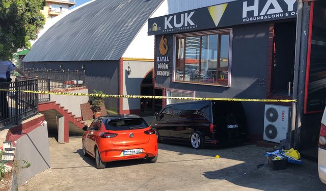 Düğün salonu sahibi ile kiracılar arasında silahlı kavga; 4 yaralı