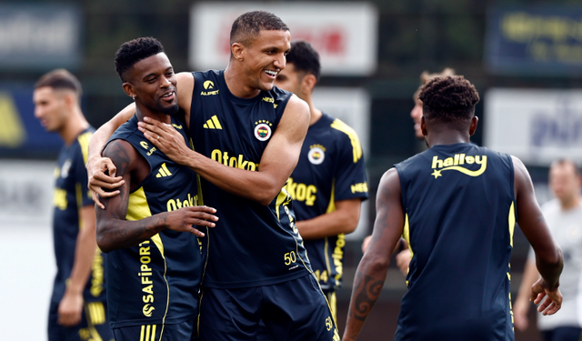 Fenerbahçe, Feyenoord maçı hazırlıklarını sürdürüyor
