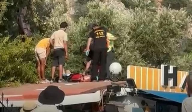 Fethiye'de yamaç paraşütü ağaca takılınca işletmenin çatısına indi: 1 yaralı