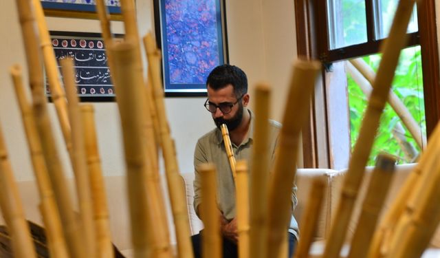 İmal ettiği neylerle neyzenlik geleneğini sürdürüyor