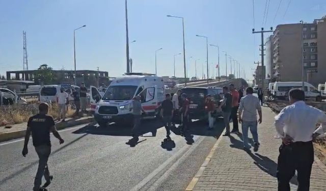 Mardin'de hafif ticari araç ile motosiklet çarpıştı: 2 yaralı