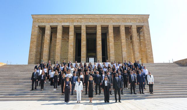 Özel Seviye Batıkent Okulları seminer dönemine Anıtkabir ziyareti ile başladı