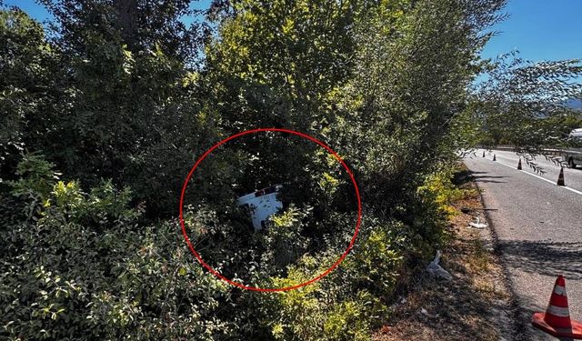 Minibüs şarampole yuvarlandı: Sürücü 4 saat sonra kendi imkanlarıyla kurtuldu