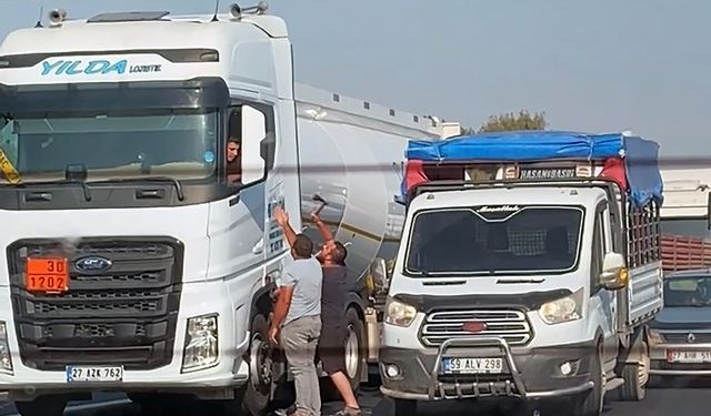Otoyolda tartıştığı TIR'ın sürücüsüne balta sallayıp, tehdit etti