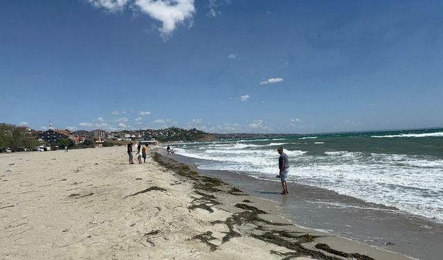 Tekirdağ'da fırtına; eğitim uçuşları iptal edildi, denize girmek yasak