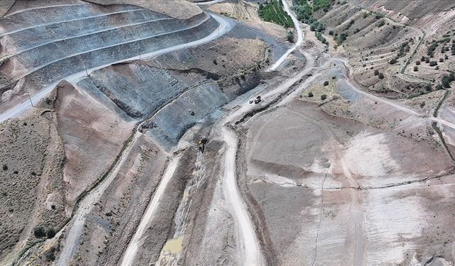 Van'da yapımına başlanan göletler tarım arazilerine "can suyu" olacak
