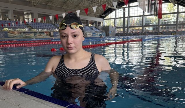 Özel sporcu Zeynep Duru Çiftçi, dünya şampiyonluğu için kulaç atıyor