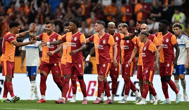 Galatasaray, Trendyol Süper Lig'in yeni sezonu için kadro bildirimi yaptı