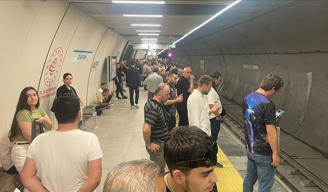 İstanbul'da M3 Bakırköy-Kayaşehir Metro Hattı'nda teknik arıza nedeniyle yoğunluk oluştu