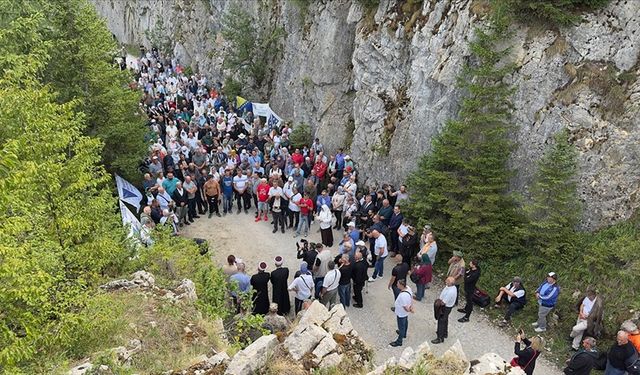 Bosna Hersek'teki savaşta 33 yıl önce kurşuna dizilen 224 sivil törenle anıldı